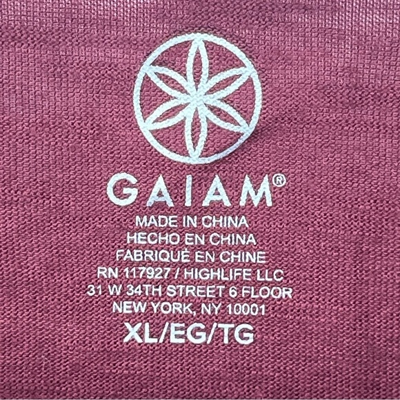 Gaiam XL NWT Burgundy Yoga Active Pleated Front Sleeveless Top - Picture 3 of 9